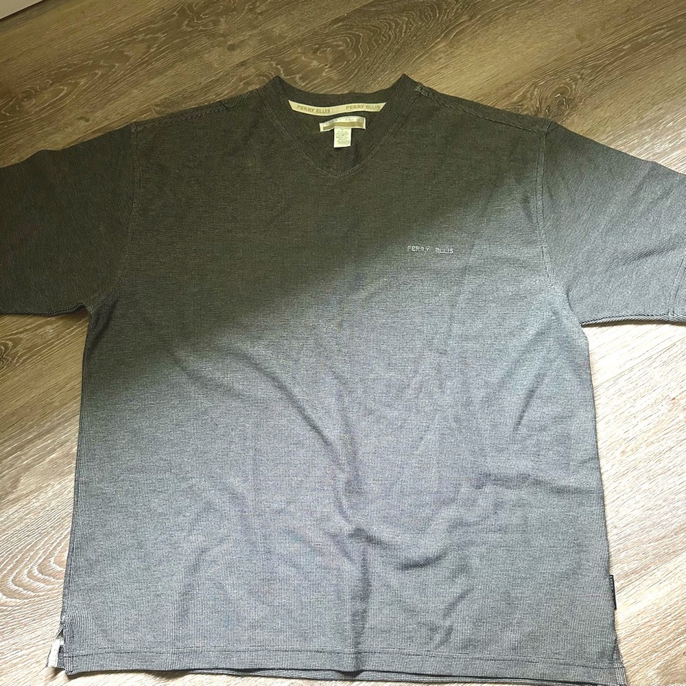 Perry Ellis Men's XL V-Neck Short Sleeve Shirt - Gray, Textured Knit